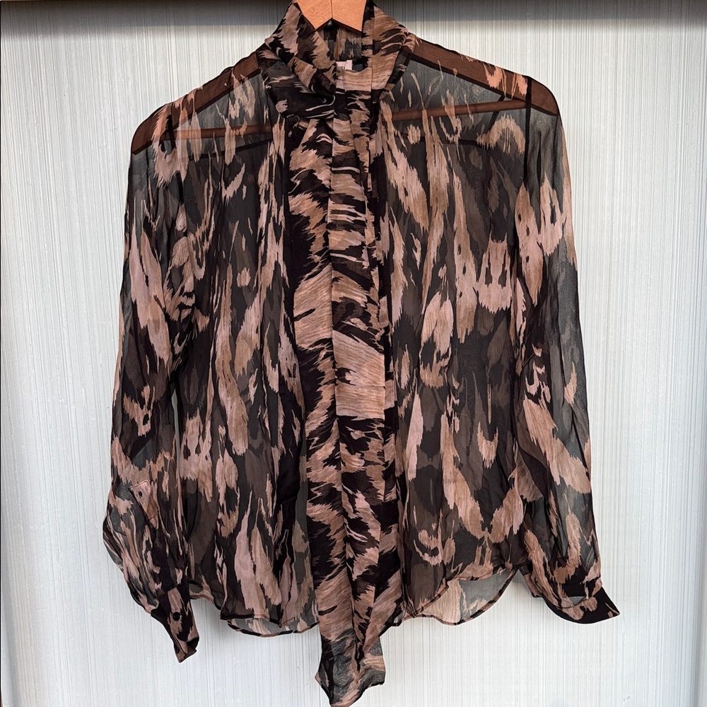 Stunning 80s 90s Vintage Italian Designer Sheer 100% Silk Artsy Pussybow Blouse